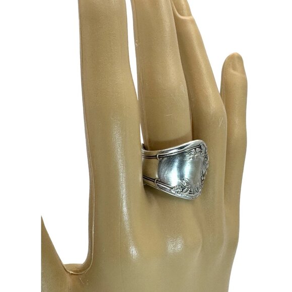 Artisan Spoon Ring Made from ANTIQUE ROCKFORD S.P. CO. 5 Star SILVERPLATE Spoon - Picture 4 of 16